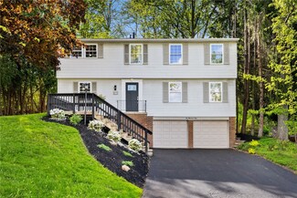 209 Glengarry Dr, Coraopolis, PA 15108