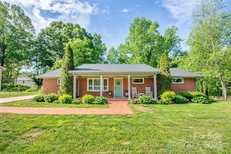 539 30th Ave NW, Hickory, NC 28601