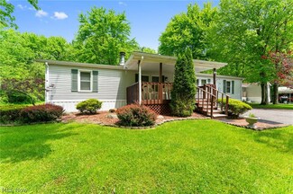 12 Westbrook Ave, Hubbard, OH 44425