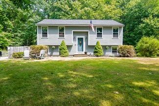 39 High St, Stratham, NH 03885