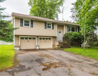 3042 Gomer St, Yorktown Heights, NY 10598