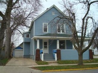 762 Front St, Aurora, IL 60505