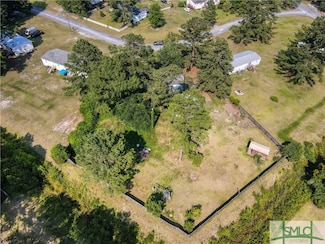 405 Hummingbird Ln, Springfield, GA 31329