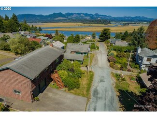 112 S Pennsylvania Ave, Rockaway Beach, OR 97136