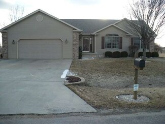 214 Windover Park Dr, Rochelle, IL 61068