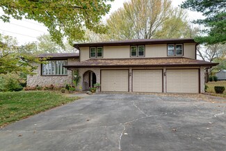 2801 E Ridgeview Cir, Springfield, MO 65804