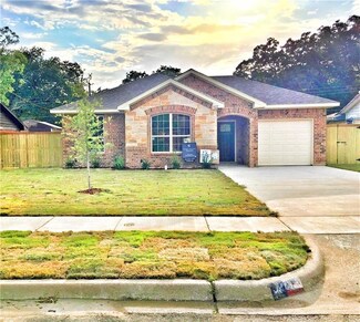 425 Woodmont Dr, Dallas, TX 75217