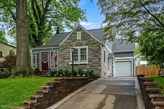 6 Munsee Dr, Cranford, NJ 07016