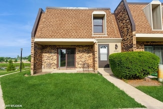 2242 Country Club Dr Unit 1H, Woodridge, IL 60517