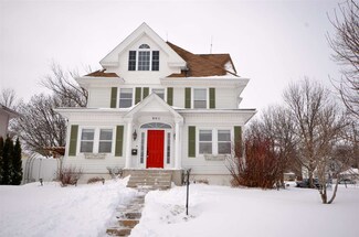 901 7th St, Grundy Center, IA 50638
