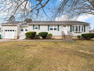 20 Meadow Dr, Lowell, MA 01854