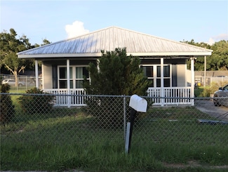 423 Midway Ave, Mascotte, FL 34753