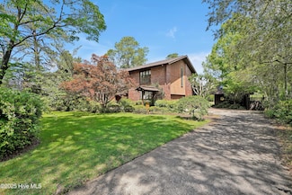 906 Robert e Lee Dr, Wilmington, NC 28412