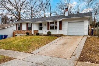 12157 La Padera Ln, Florissant, MO 63033