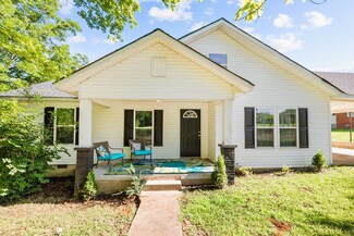 425 Oak St, Big Sandy, TN 38221