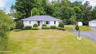 157 Lakeside Dr, Mayfield, NY 12117