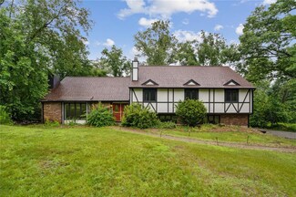 1832 Ridgeview Ct, Cedar Rapids, IA 52403