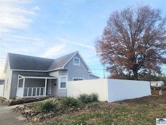 1902 Chestnut St, Terre Haute, IN 47807