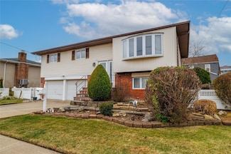 264 Branch Ave, Freeport, NY 11520