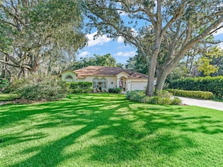 9856 Fairway Cir, Leesburg, FL 34788