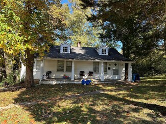 459 Scenic Dr, Saint Louis, MO 63137