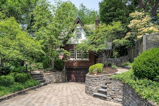 4824 Beverly Hill Dr, Cincinnati, OH 45208