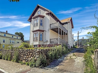 19 High St, Lynn, MA 01902