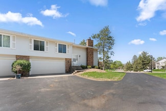 1635 W 140th St, Burnsville, MN 55337