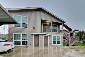 708 W 6th St, Taylor, TX 76574