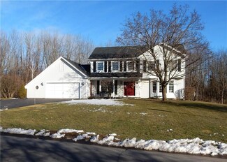 8 Olde Prestwick Way, Penfield, NY 14526
