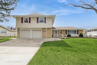 305 Williams Dr, Schaumburg, IL 60193