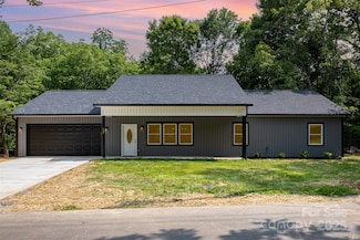 627 W Main St, Lincolnton, NC 28092