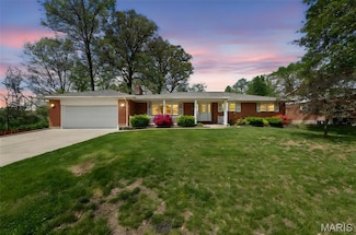 220 Parkmanor Dr, Columbia, IL 62236