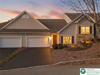 8 Kent Ln, Easton, PA 18045