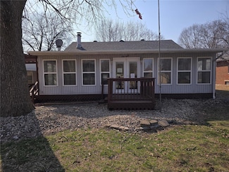 140 Greenview St, Wood River, IL 62095