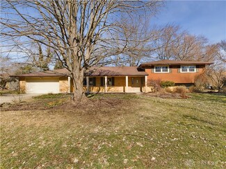 1335 Carrilon Woods Dr, Dayton, OH 45458