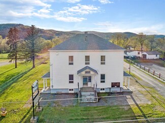 859 Washington St, Stewartstown, NH 03597