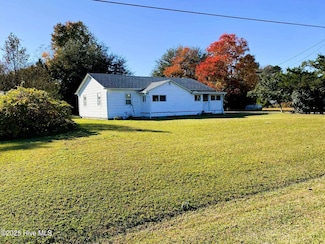 421 Gurganus Rd, Maple Hill, NC 28454