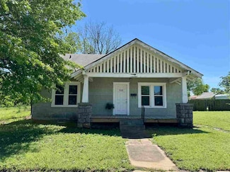 929 E Walnut St, Cushing, OK 74023