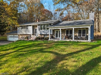 825 Brass Castle Rd, Belvidere, NJ 07823