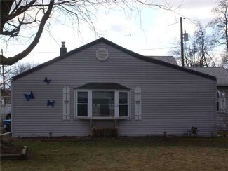 108 Raymond St, Walbridge, OH 43465