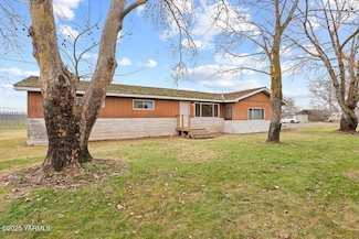 3820 Lateral B Rd, Wapato, WA 98951