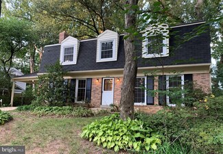 8406 Briar Creek Dr, Annandale, VA 22003