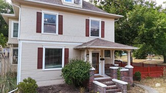 1121 5th St, Clay Center, KS 67432