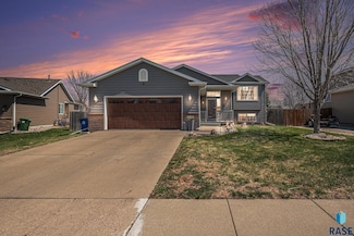 5104 S Carrick Ave, Sioux Falls, SD 57106