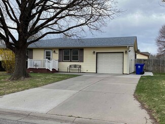 816 Pine Ct, McPherson, KS 67460