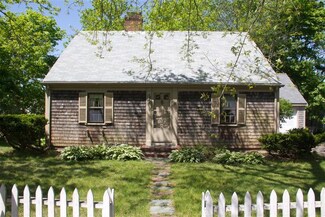 15 Church St, West Dennis, MA 02670