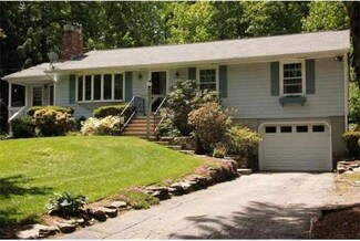 15 Quinapoxet Ln, Jefferson, MA 01522