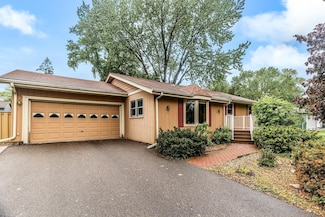 722 Navajo Ln, Saint Paul, MN 55120