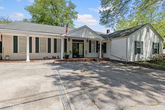 702 Meadowview Dr, Harriman, TN 37748
